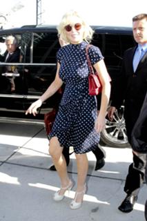 Lindsay Lohan feet photo thumbnail