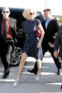 Lindsay Lohan feet photo thumbnail
