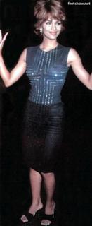 Halle Berry feet photo thumbnail
