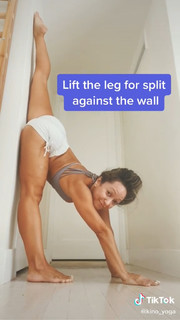 Kino MacGregor feet photo thumbnail