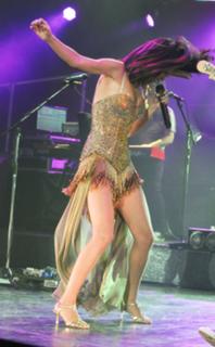 Selena Gomez feet photo thumbnail