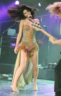 Selena Gomez feet photo thumbnail