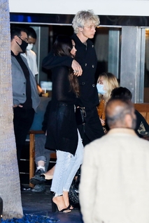 Megan Fox feet photo thumbnail