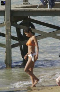 Halle Berry feet photo thumbnail
