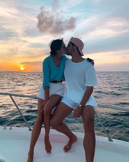 Iris Mittenaere feet photo thumbnail