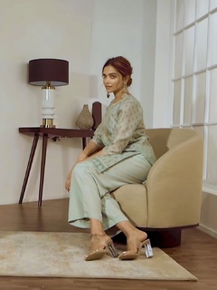 Deepika Padukone feet photo thumbnail