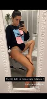 Valentina Vignali feet photo thumbnail