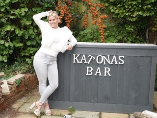 Kerry Katona feet photo thumbnail