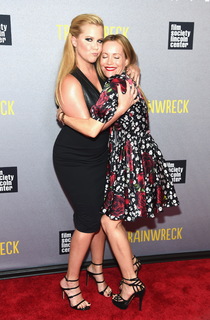 Amy Schumer feet photo thumbnail