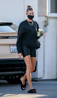 Hailey Bieber feet photo thumbnail