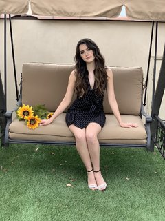 Laura Marano feet photo thumbnail