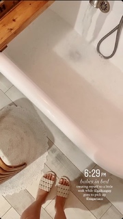 Daniella Monet feet photo thumbnail