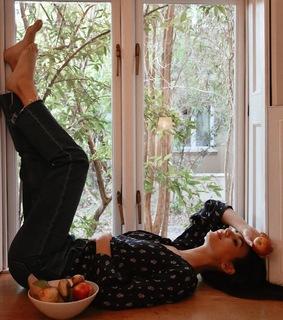 Victoria Justice feet photo thumbnail