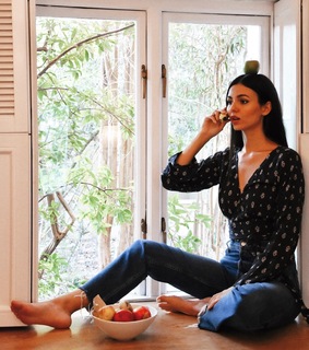 Victoria Justice feet photo thumbnail