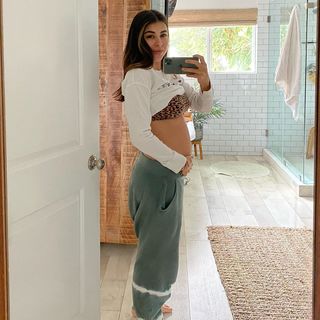 Daniella Monet feet photo thumbnail