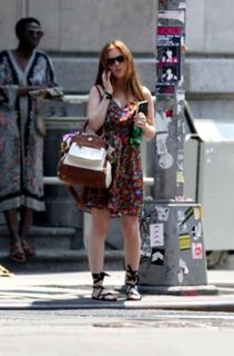 Isla Fisher feet photo thumbnail