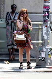 Isla Fisher feet photo thumbnail
