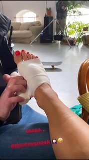 Anna Mucha feet photo thumbnail