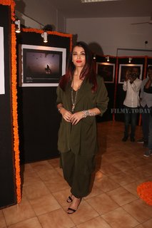 Aishwarya Rai Bachchan feet photo thumbnail