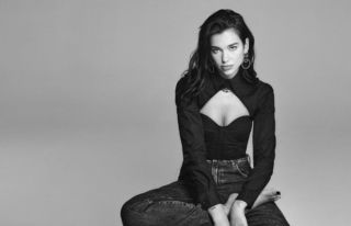 Dua Lipa feet photo thumbnail
