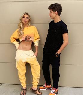 Lele Pons feet photo thumbnail