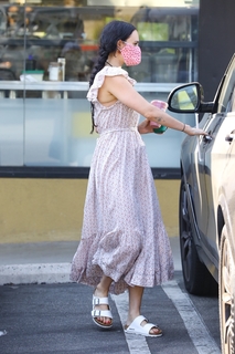 Rumer Willis feet photo thumbnail