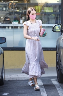 Rumer Willis feet photo thumbnail