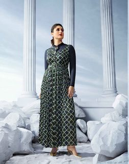 Kareena Kapoor feet photo thumbnail