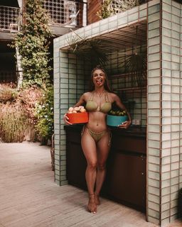 Lola Weippert feet photo thumbnail