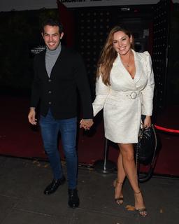 Kelly Brook feet photo thumbnail