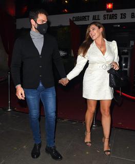 Kelly Brook feet photo thumbnail