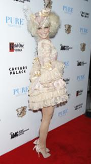 AnnaLynne McCord feet photo thumbnail