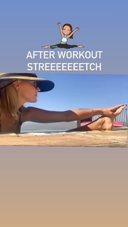 Julie Benz feet photo thumbnail