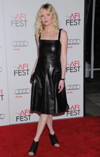 Kirsten Dunst feet photo thumbnail