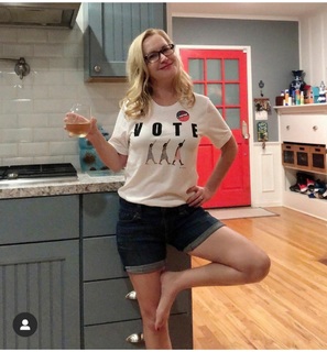 Angela Kinsey feet photo thumbnail
