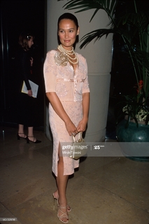 Tia Carrere feet photo thumbnail