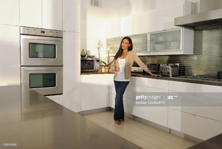 Tia Carrere feet photo thumbnail