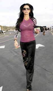 Katie Price feet photo thumbnail
