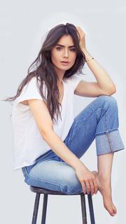 Lily Collins feet photo thumbnail