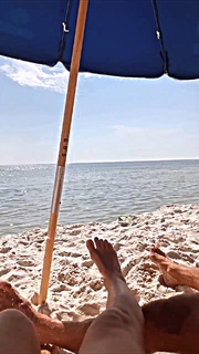 Jessie James Decker feet photo thumbnail
