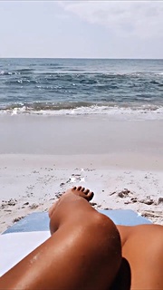 Jessie James Decker feet photo thumbnail