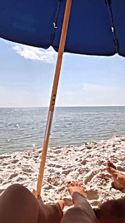 Jessie James Decker feet photo thumbnail