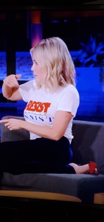 Chelsea Handler feet photo thumbnail