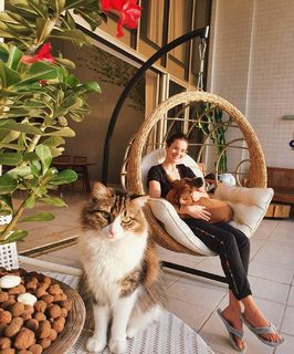 Camila Queiroz feet photo thumbnail