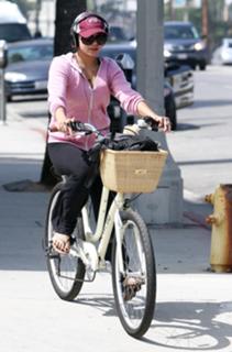 Vanessa Hudgens feet photo thumbnail