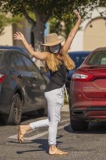 Kendra Wilkinson feet photo thumbnail