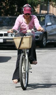 Vanessa Hudgens feet photo thumbnail