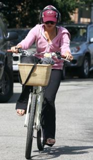 Vanessa Hudgens feet photo thumbnail