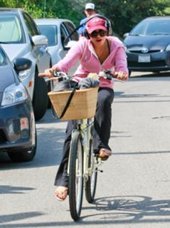 Vanessa Hudgens feet photo thumbnail