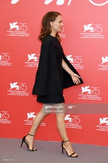Natalie Portman feet photo thumbnail